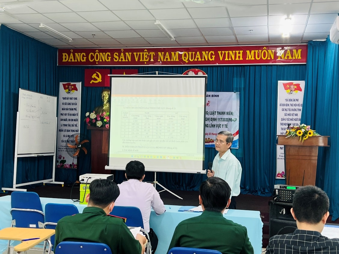 TRUNG TÂM Y TẾ QUẬN TÂN BÌNH TỔ CHỨC TẬP HUẤN VỀ SƠ TUYỂN SỨC KHỎE CHUẨN BỊ NGUỒN TUYỂN CHỌN VÀ GỌI CÔNG DÂN NHẬP NGŨ NĂM 2023